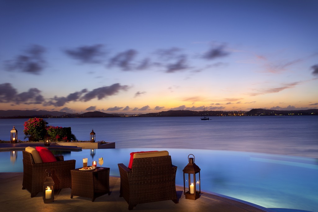 ZOOM-P03: Sunset Poolside Retreat
