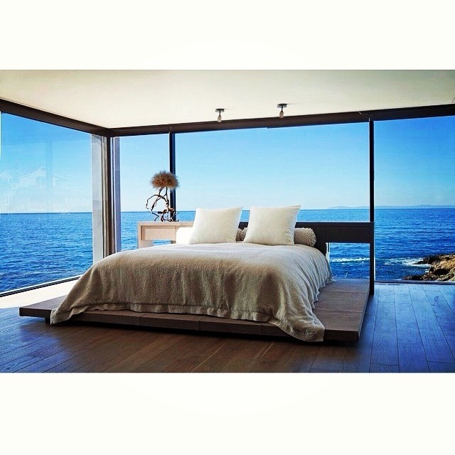 ZOOM-P04: Oceanfront Bedroom
